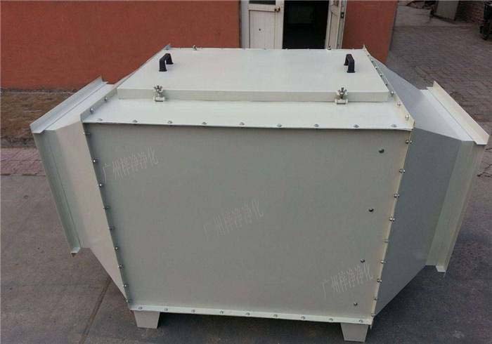 空氣過濾箱內(nèi)部結(jié)構(gòu)裝的初效空氣過濾器，高效空氣過濾器，風(fēng)機(jī)組合而成。