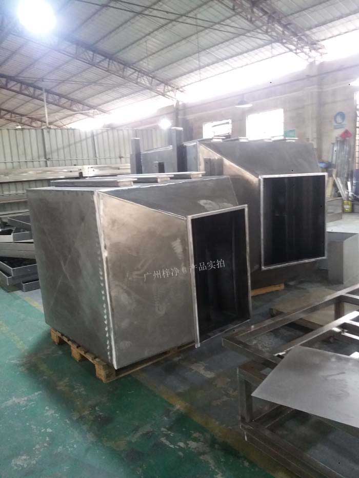 增壓新風(fēng)柜可根據(jù)不同的通風(fēng)管道布局，訂做不同的進(jìn)出風(fēng)口方向的風(fēng)柜；