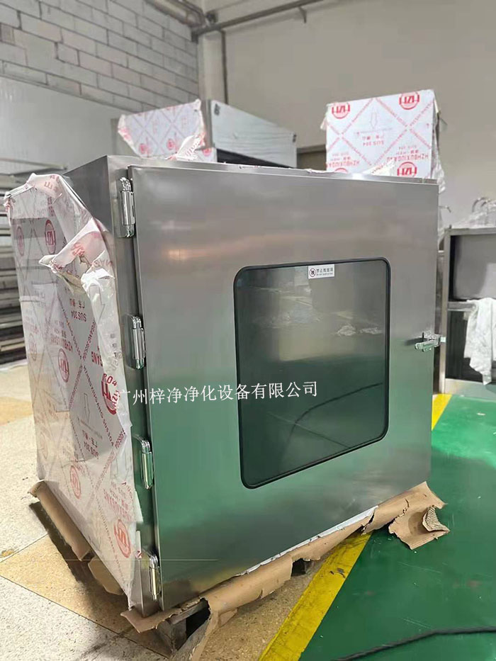傳遞窗是一種用于潔凈室內(nèi)外物料傳遞的設(shè)備