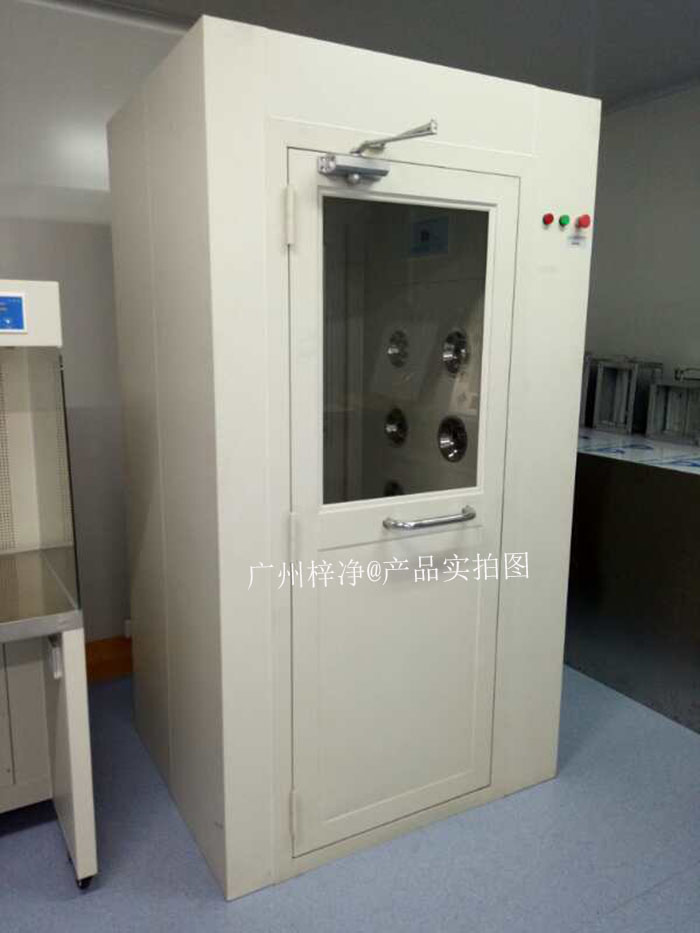 風(fēng)淋室運行過程中產(chǎn)生的噪音可能會對操作人員造成不適，影響工作效率。