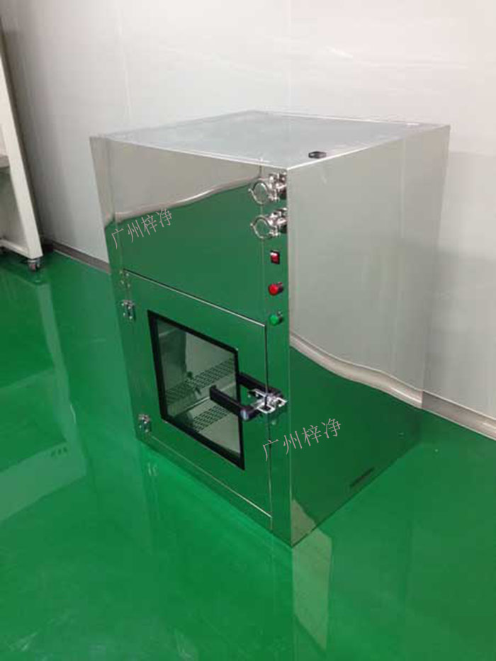 傳遞窗的尺寸應(yīng)根據(jù)車間的具體需求而定，一般應(yīng)大于操作人員的身體尺寸，確保操作空間。